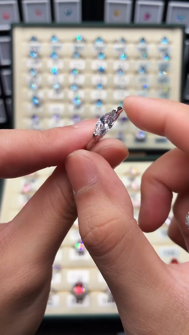 银S925镶嵌戒指绿柱石（摩根石）111