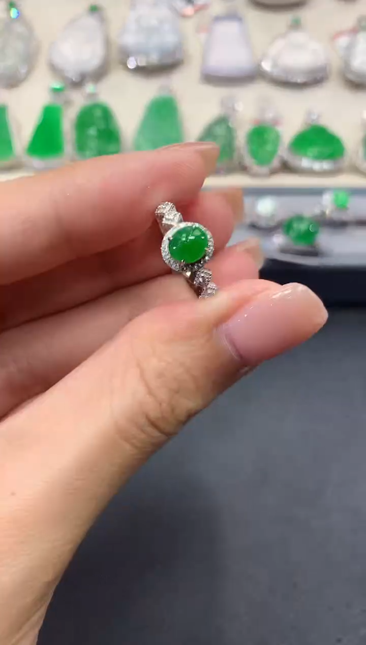 【闪购商品】翡翠戒指18K金镶嵌a100         