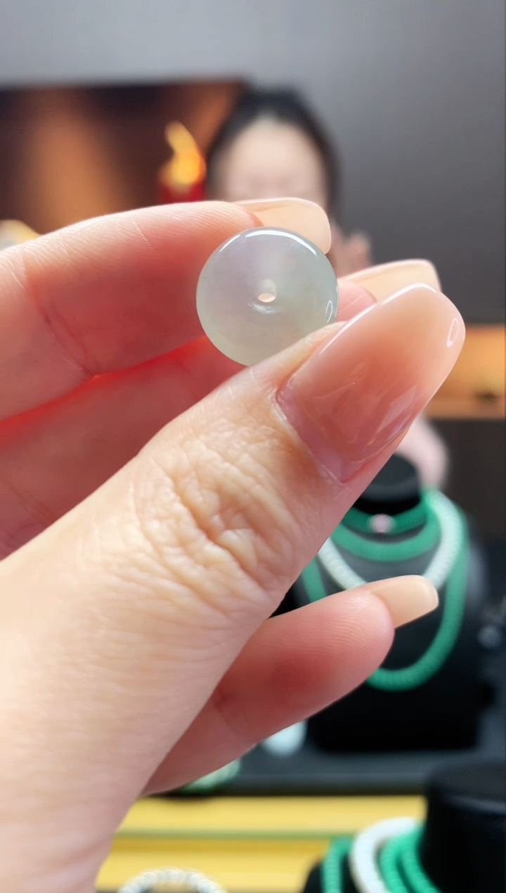 【闪购商品】翡翠吊坠(不含链)未镶嵌平安扣