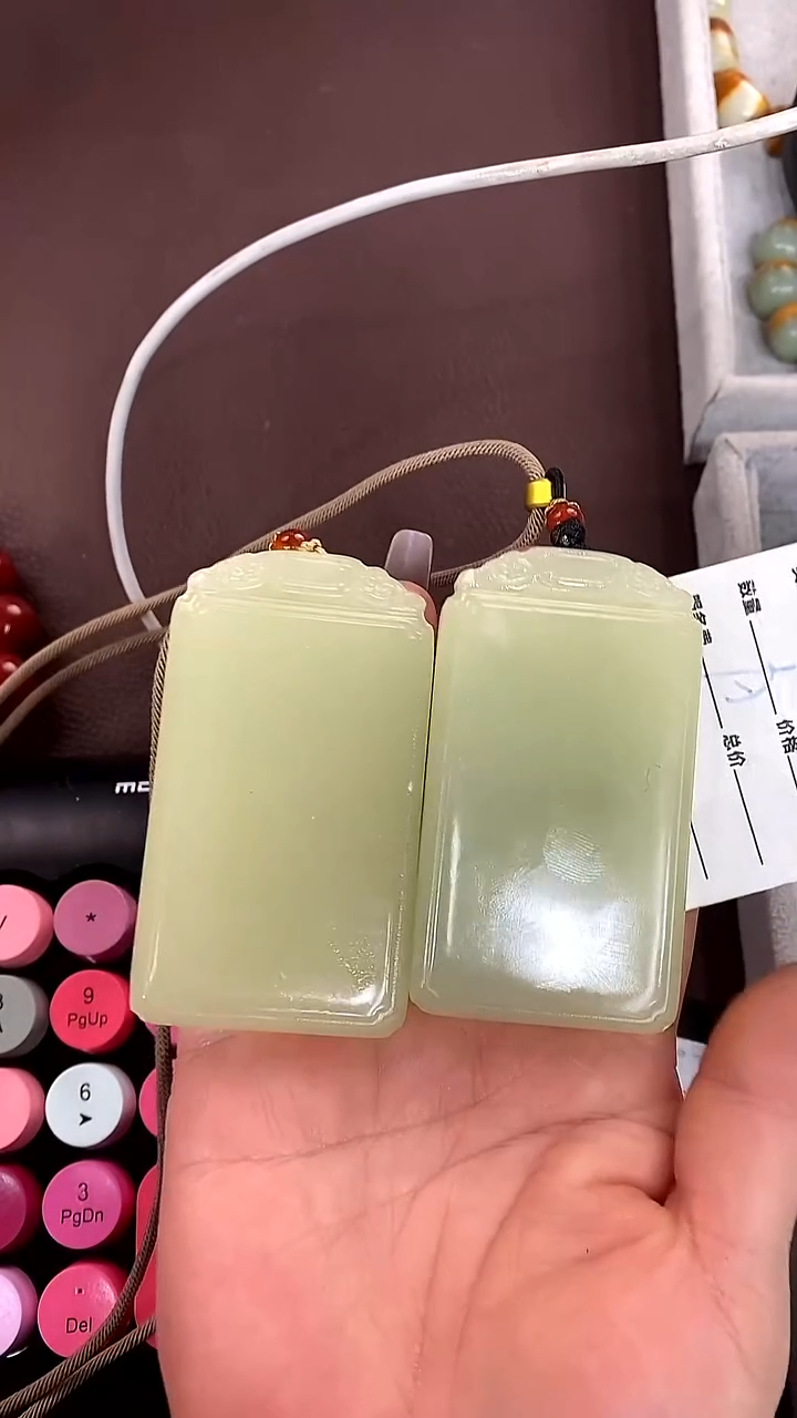 颈饰未镶嵌和田玉微瑕