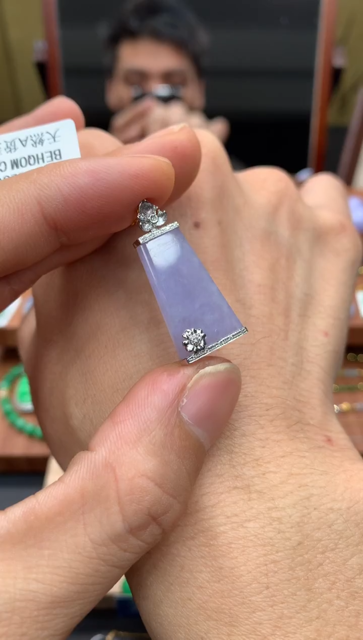 颈饰18K金镶嵌翡翠无事牌