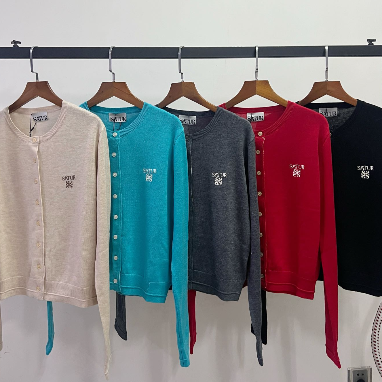 韩国2025年S*T新款宽松经典羊毛刺绣女款针织衫