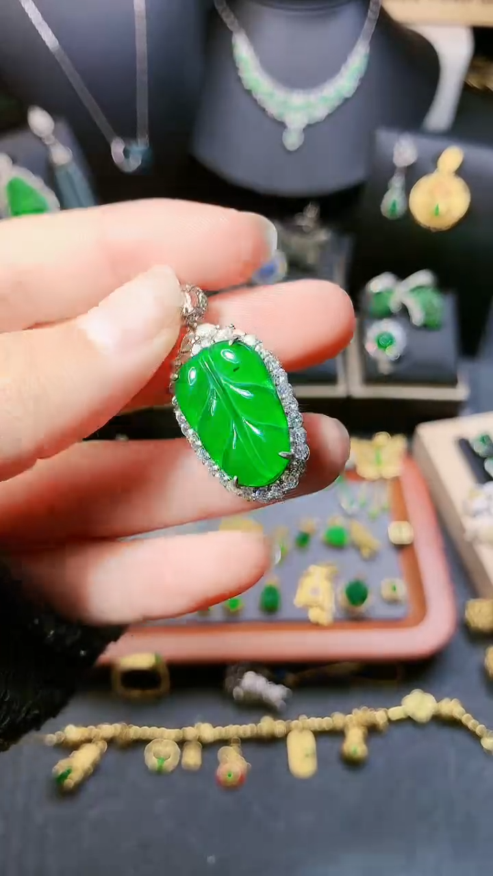 【闪购商品】翡翠吊坠(赠链)银S925镶嵌吊坠