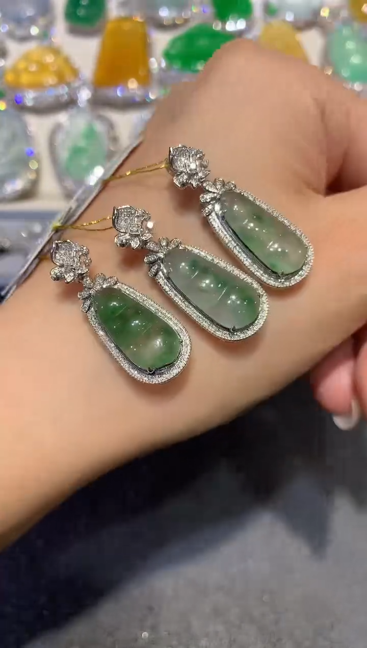 【闪购商品】翡翠吊坠(不含链)18K金镶嵌q80多样性一件发货