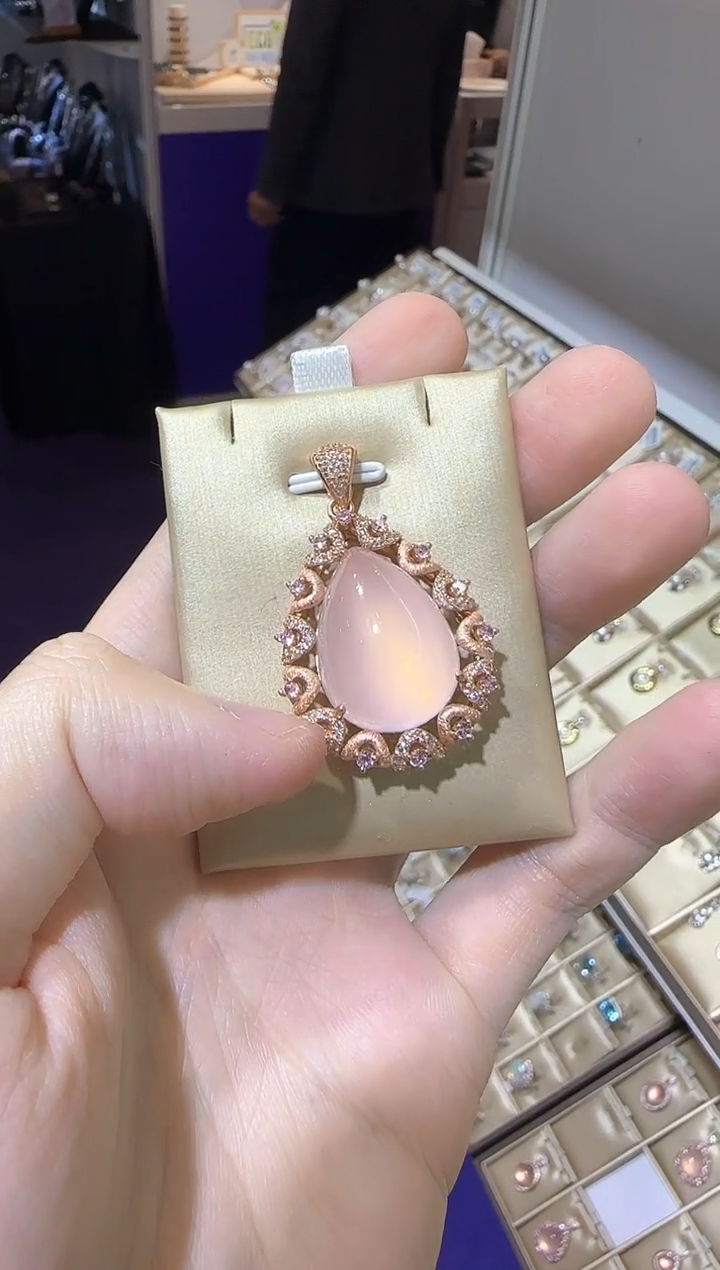 【闪购商品】芙蓉石颈饰银S925镶嵌15*20mm高级款星光粉水晶