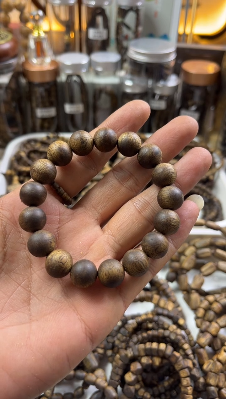 【闪购商品】沉香手串绿奇楠卡12圆珠 多样性发其一