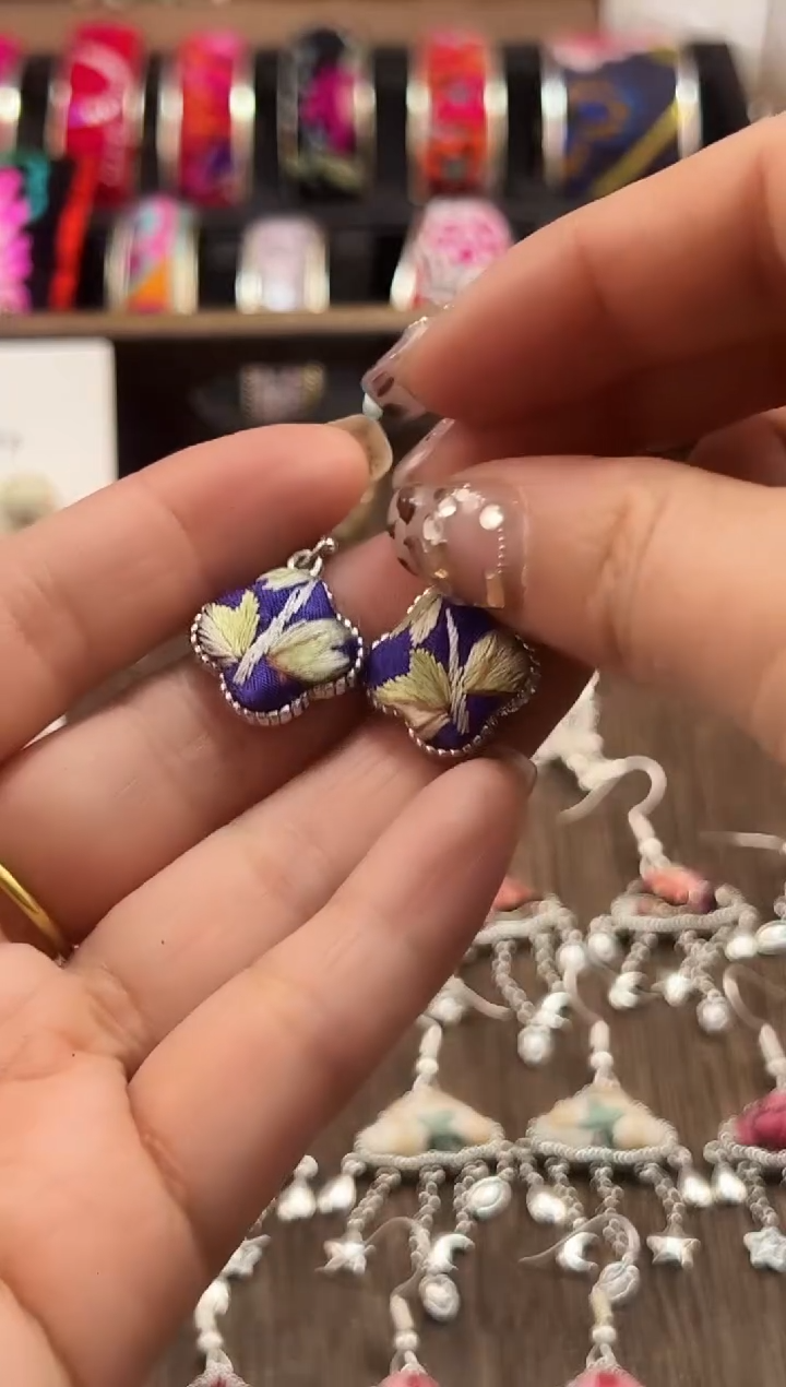 【闪购商品】织绣民族风老绣饰品308