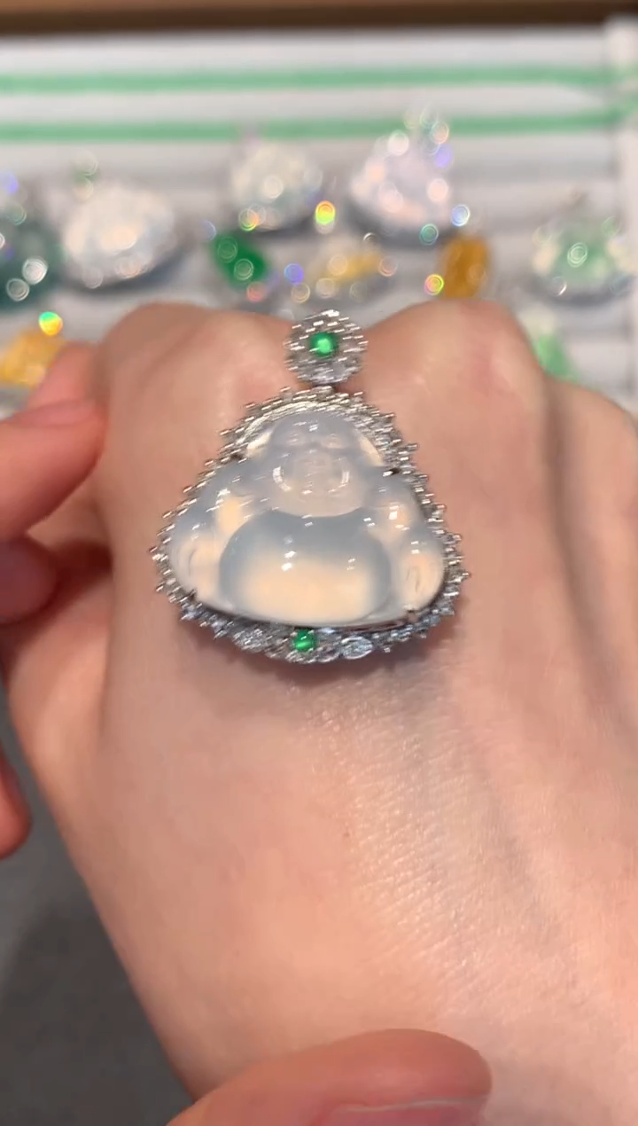 【闪购商品】翡翠吊坠(不含链)18K金镶嵌11500