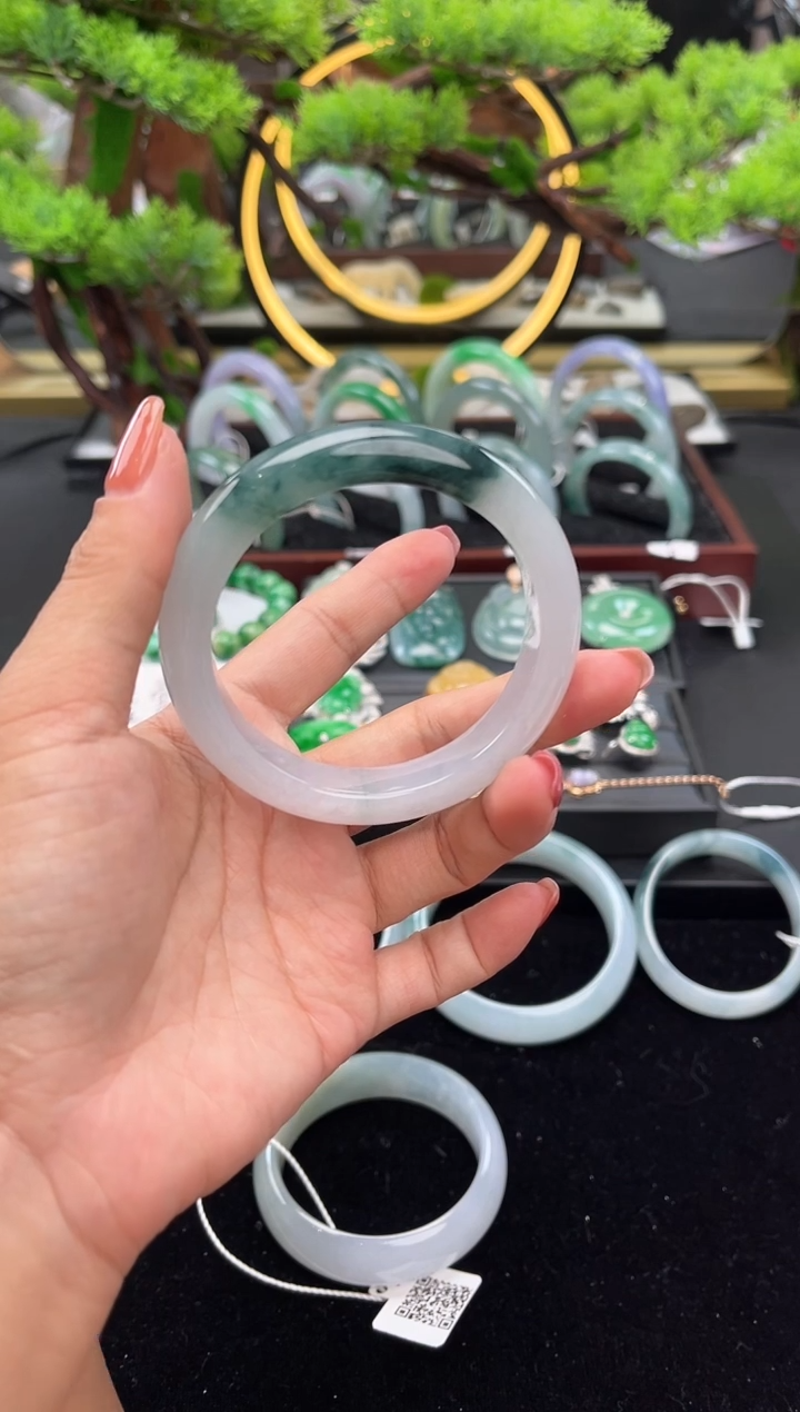 未镶嵌手镯翡翠手镯