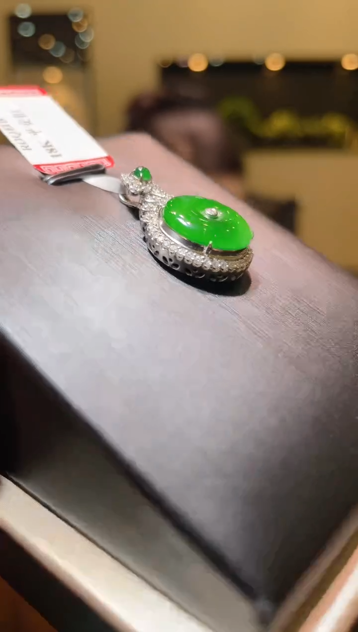 【闪购商品】翡翠吊坠(赠链)18K金镶嵌A19