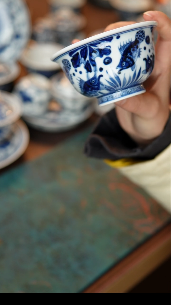 茶具满鳜鱼藻纹压手杯