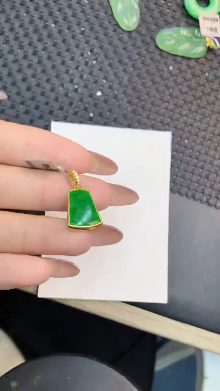 颈饰未镶嵌翡翠1