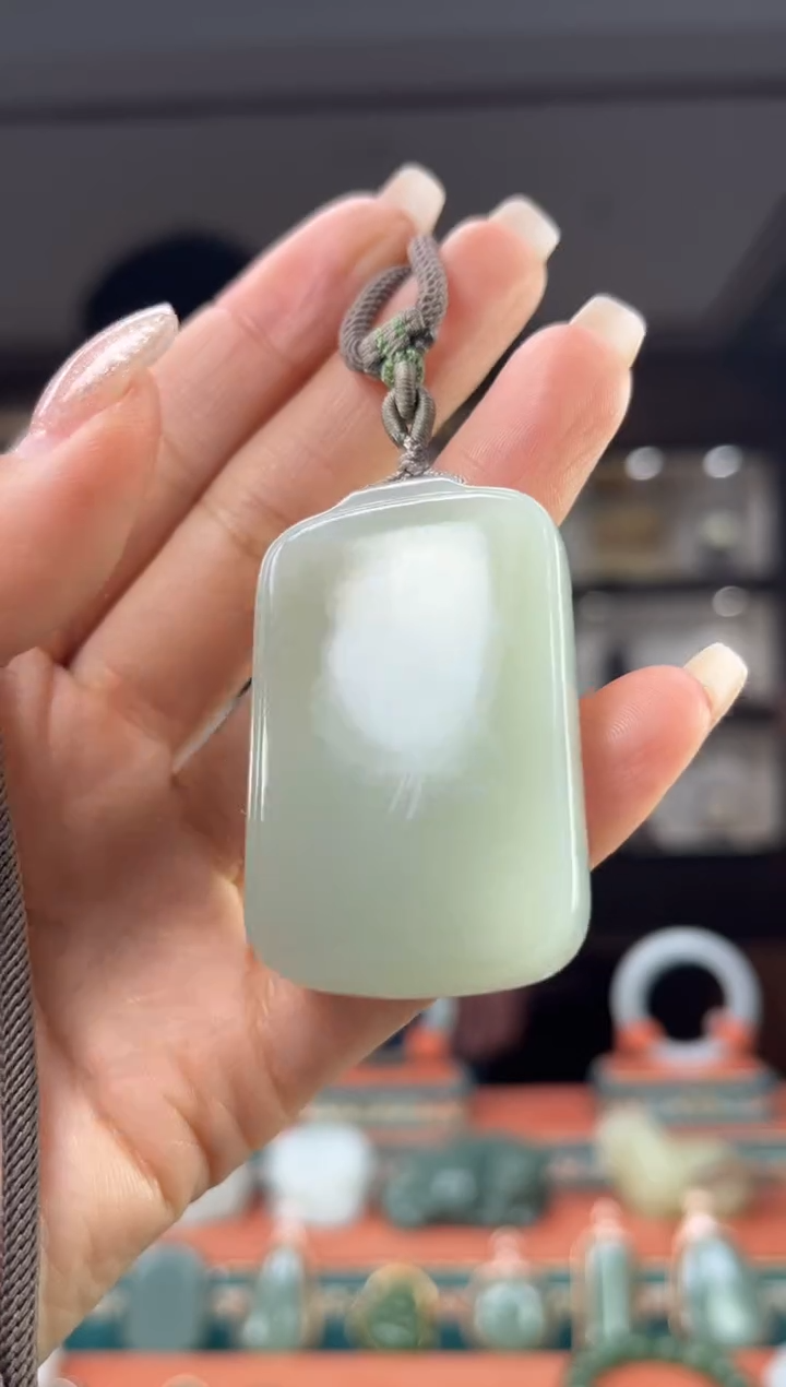 颈饰未镶嵌和田玉佩佩