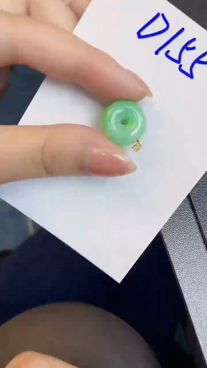 翡翠18K金镶嵌颈饰0000000000