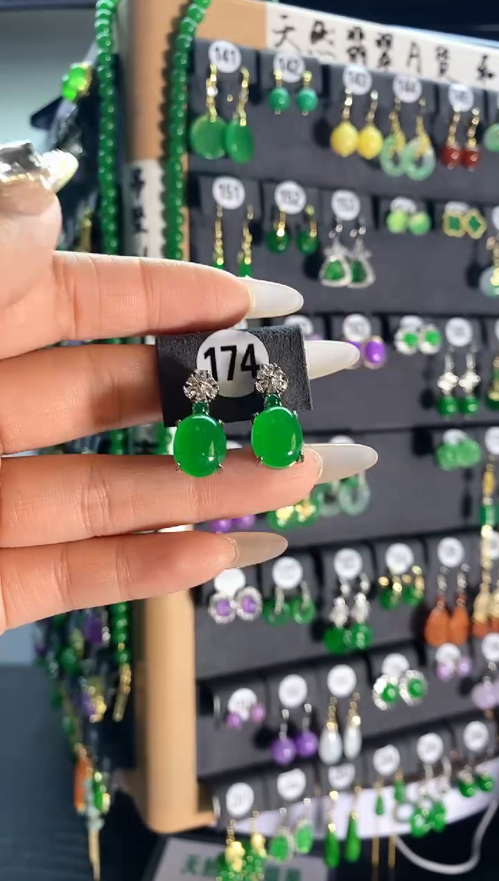 【闪购商品】翡翠颈饰银S925镶嵌174....