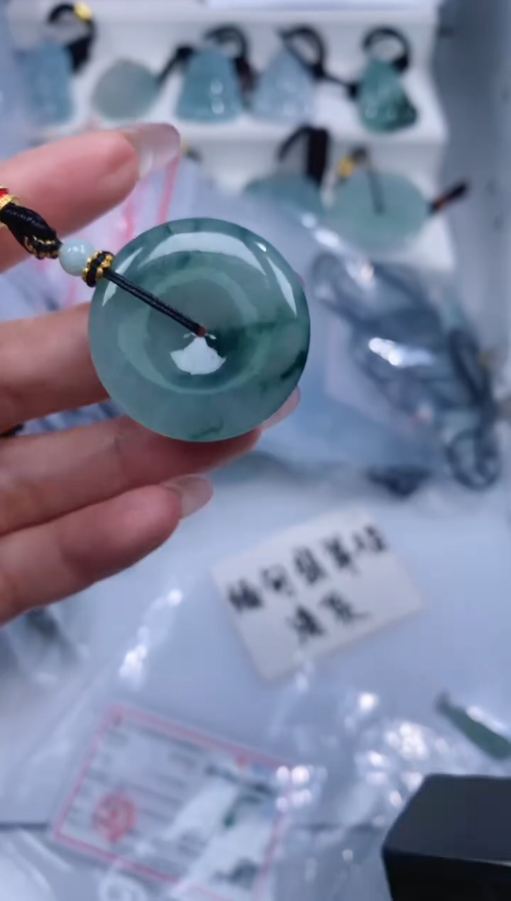 颈饰未镶嵌翡翠吊坠