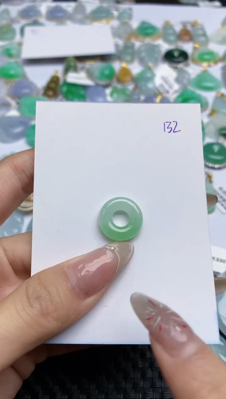 【闪购商品】翡翠颈饰未镶嵌 天然翡翠A货