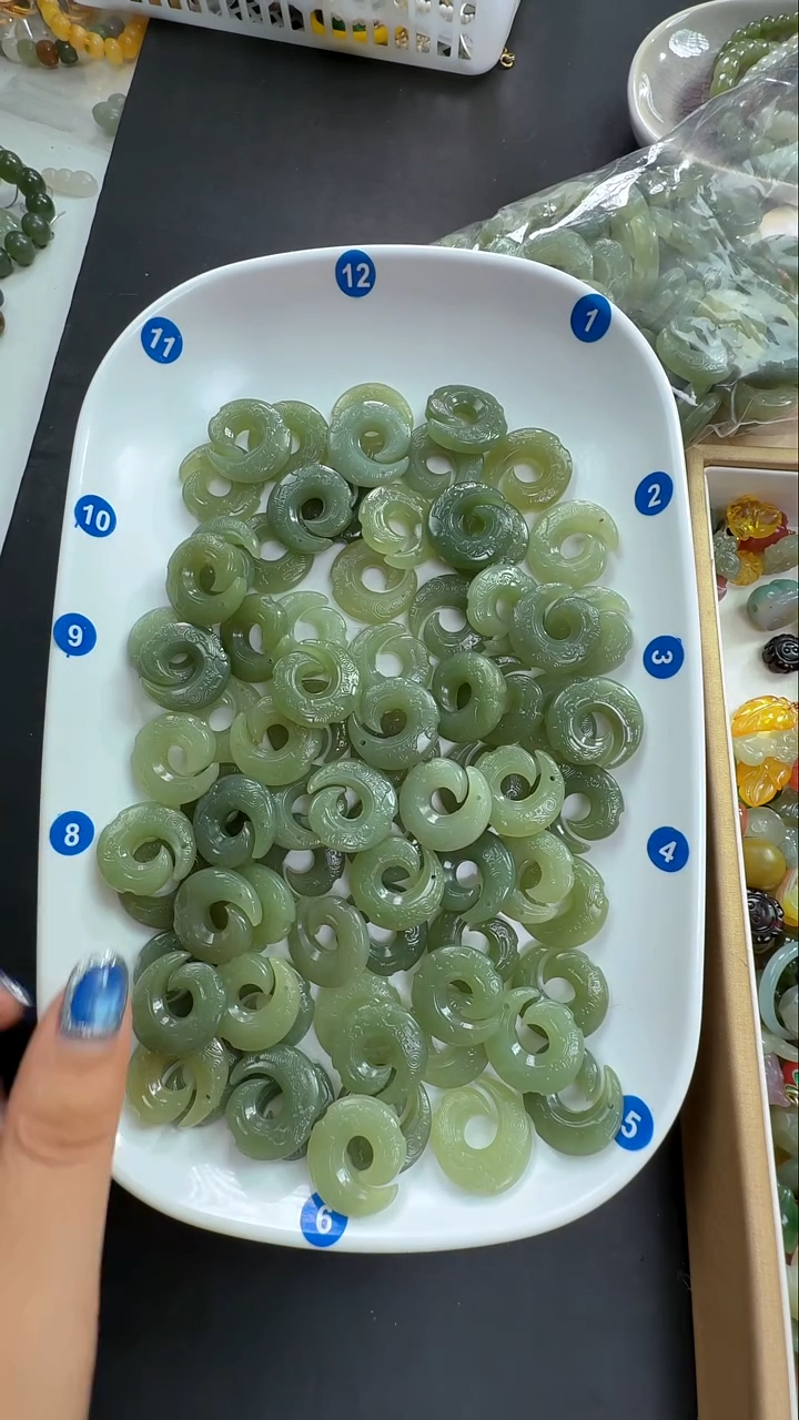 吊坠(不含链)未镶嵌和田玉A1多样性发其一