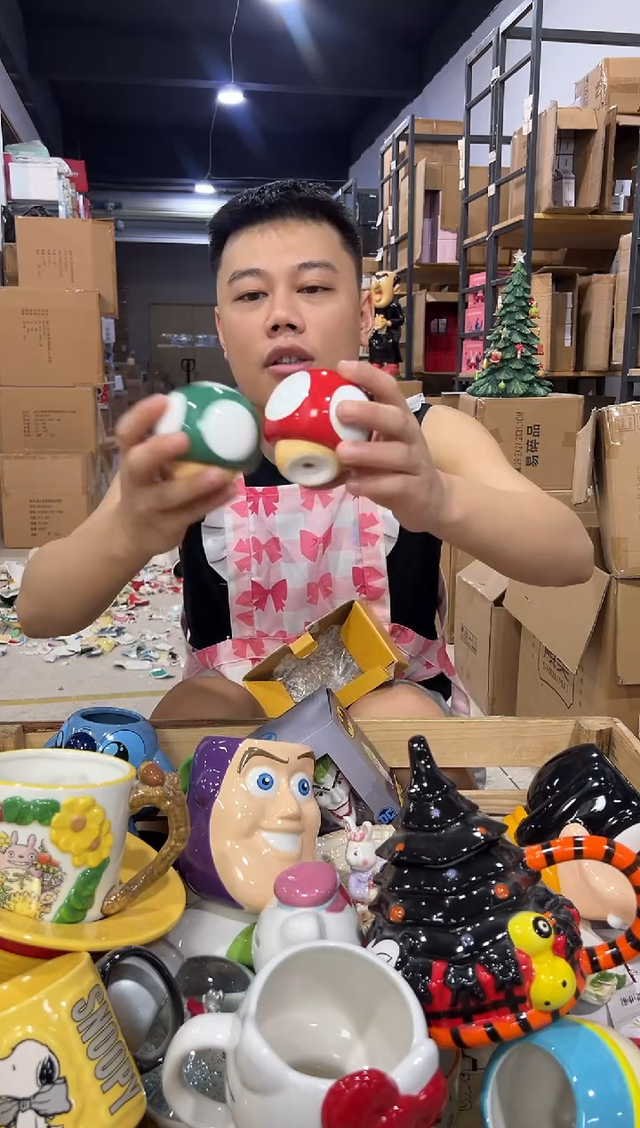 瓷片原盒蘑菇粉瓶一套