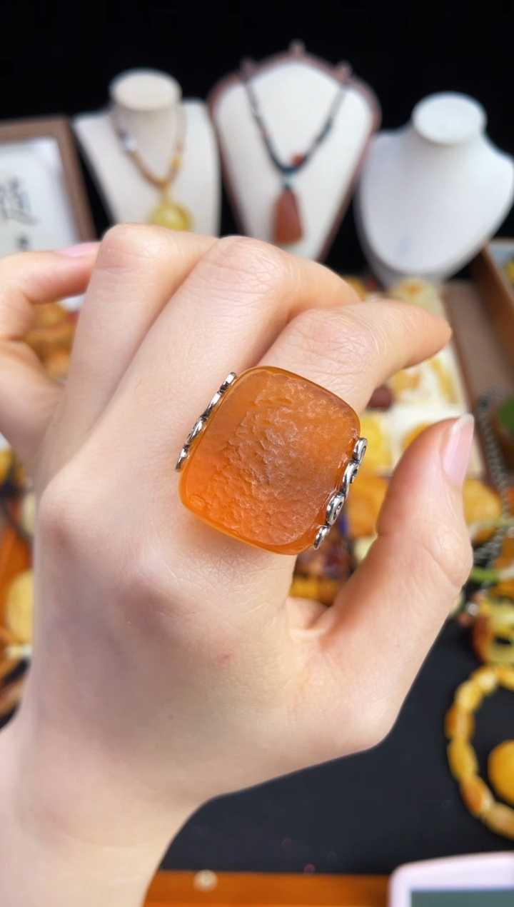 未镶嵌琥珀珠宝奇石柒月