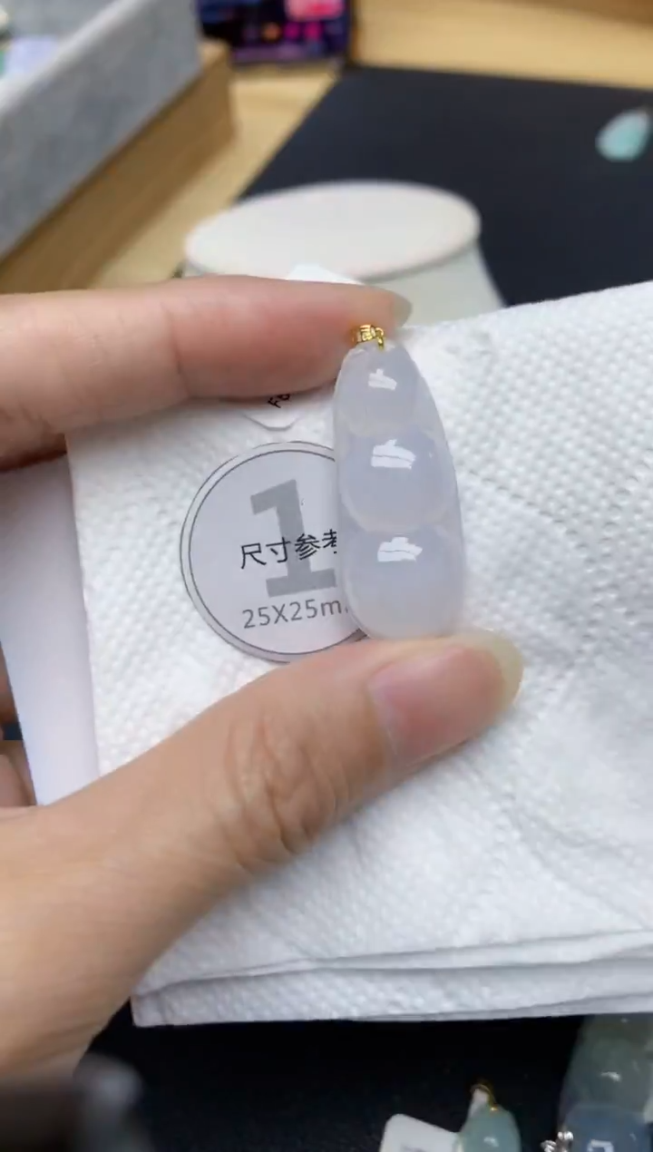 颈饰18K金镶嵌翡翠天然A货翡翠