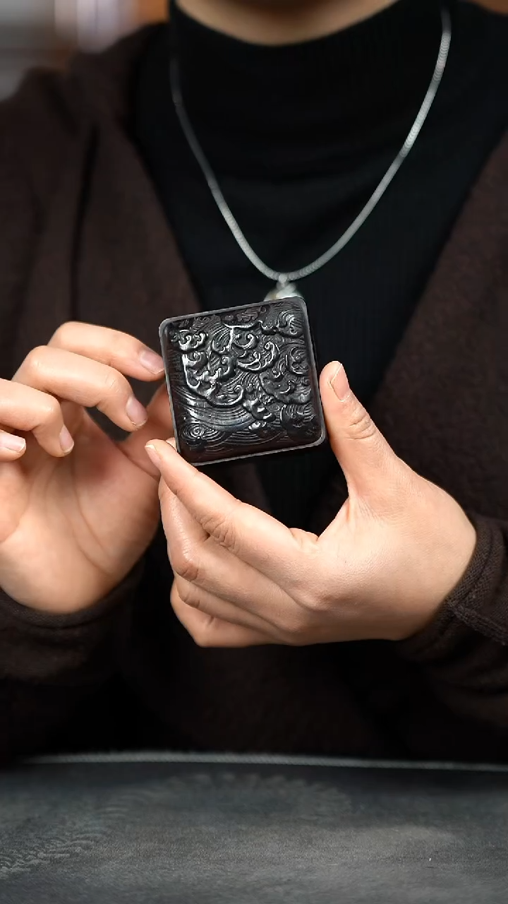【闪购商品】东非黑黄檀（紫光檀）木雕精工江涯海水纹方盒