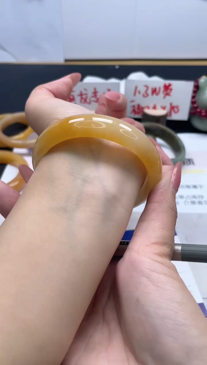 【闪购商品】石英质玉手镯未镶嵌117/61.3