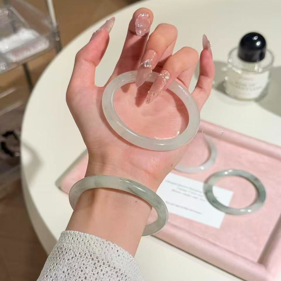 石英质玉女款手镯