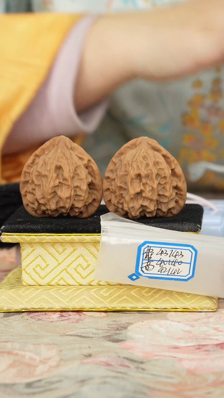 【闪购商品】文玩核桃把件桃心官帽有修