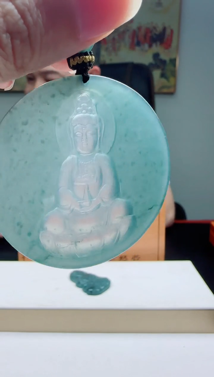 翡翠未镶嵌颈饰多样性发其一