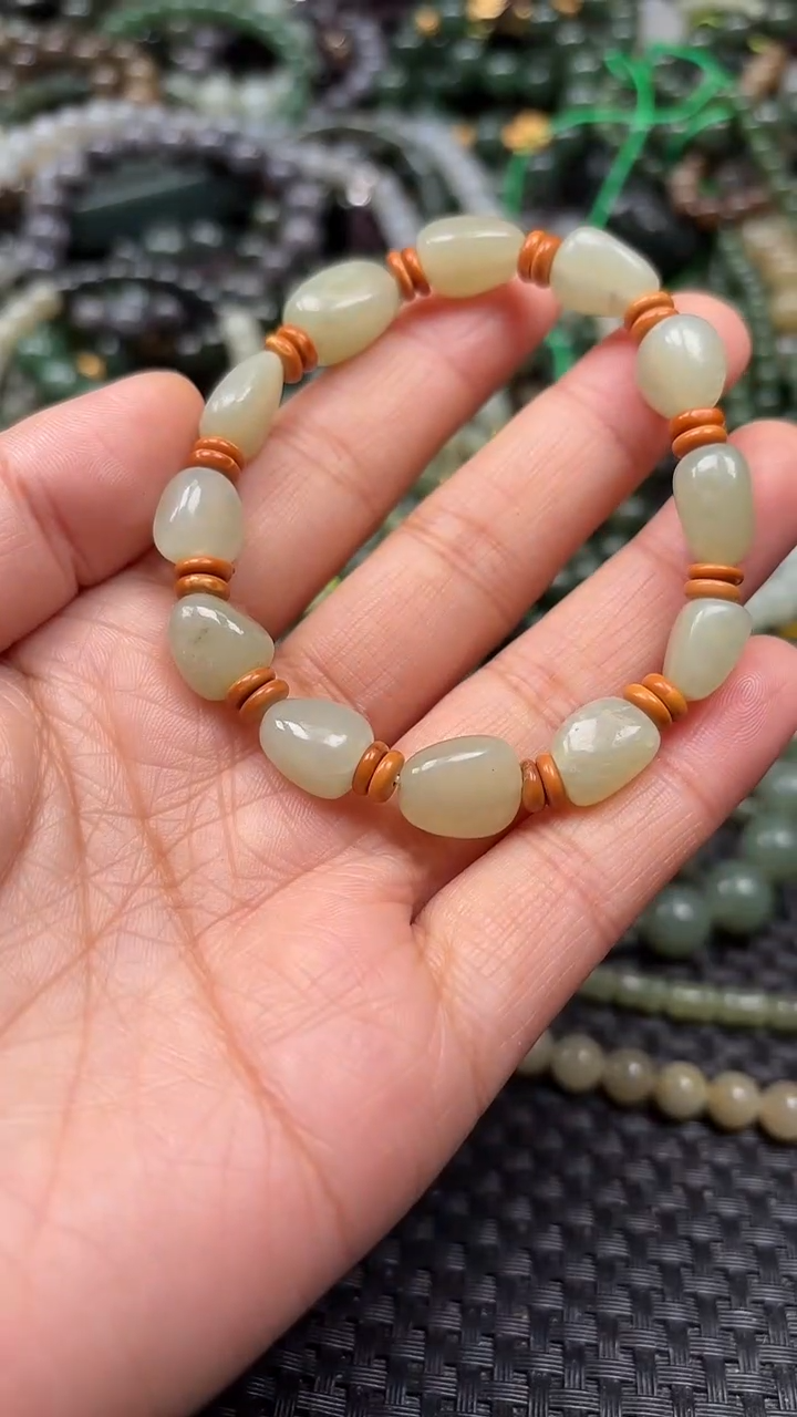 颈饰未镶嵌和田玉1