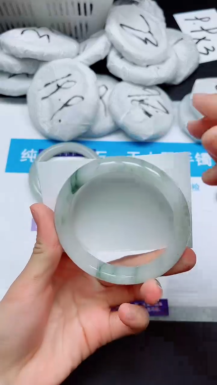【闪购商品】石英质玉手镯未镶嵌61