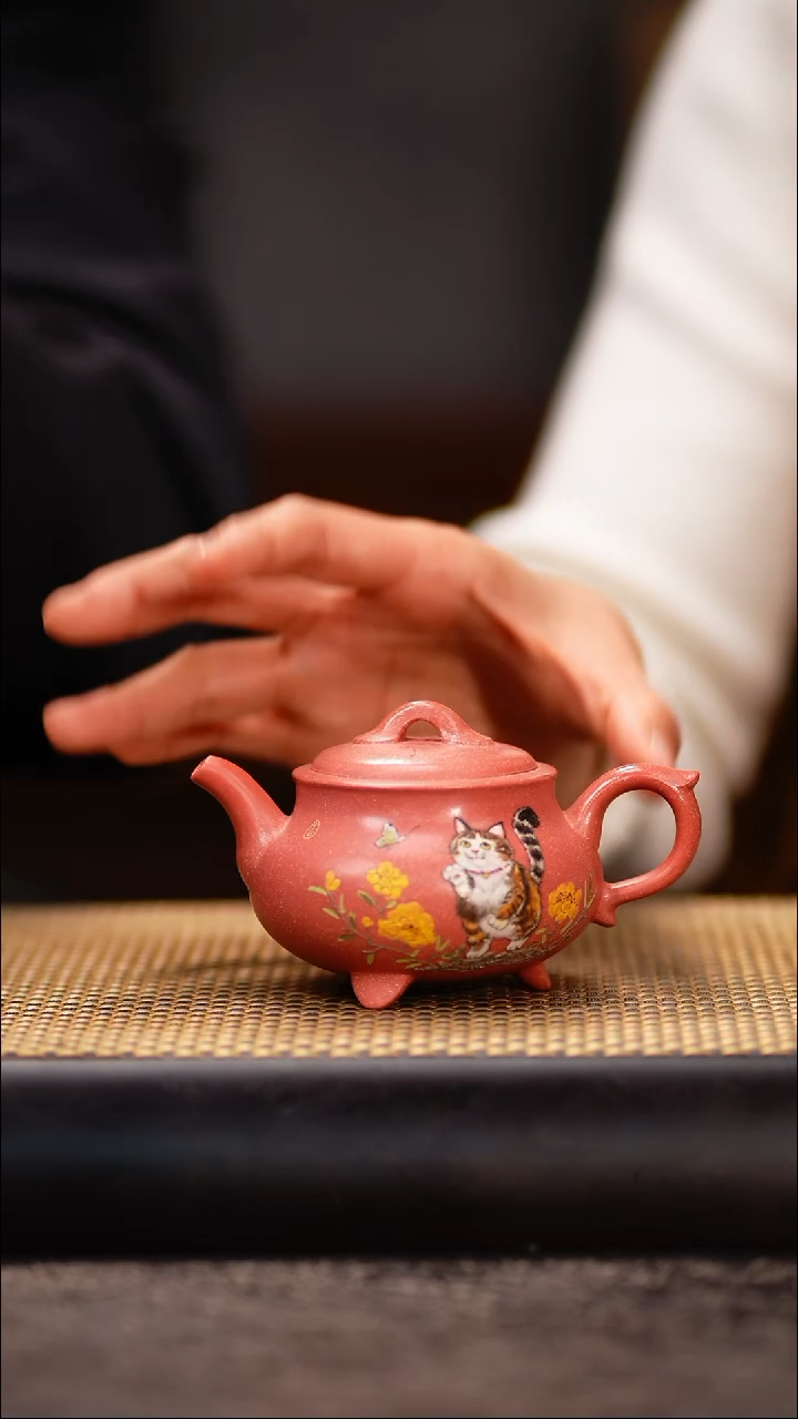 YHY75洑东白泥胭脂红柴烧 三足猫咪