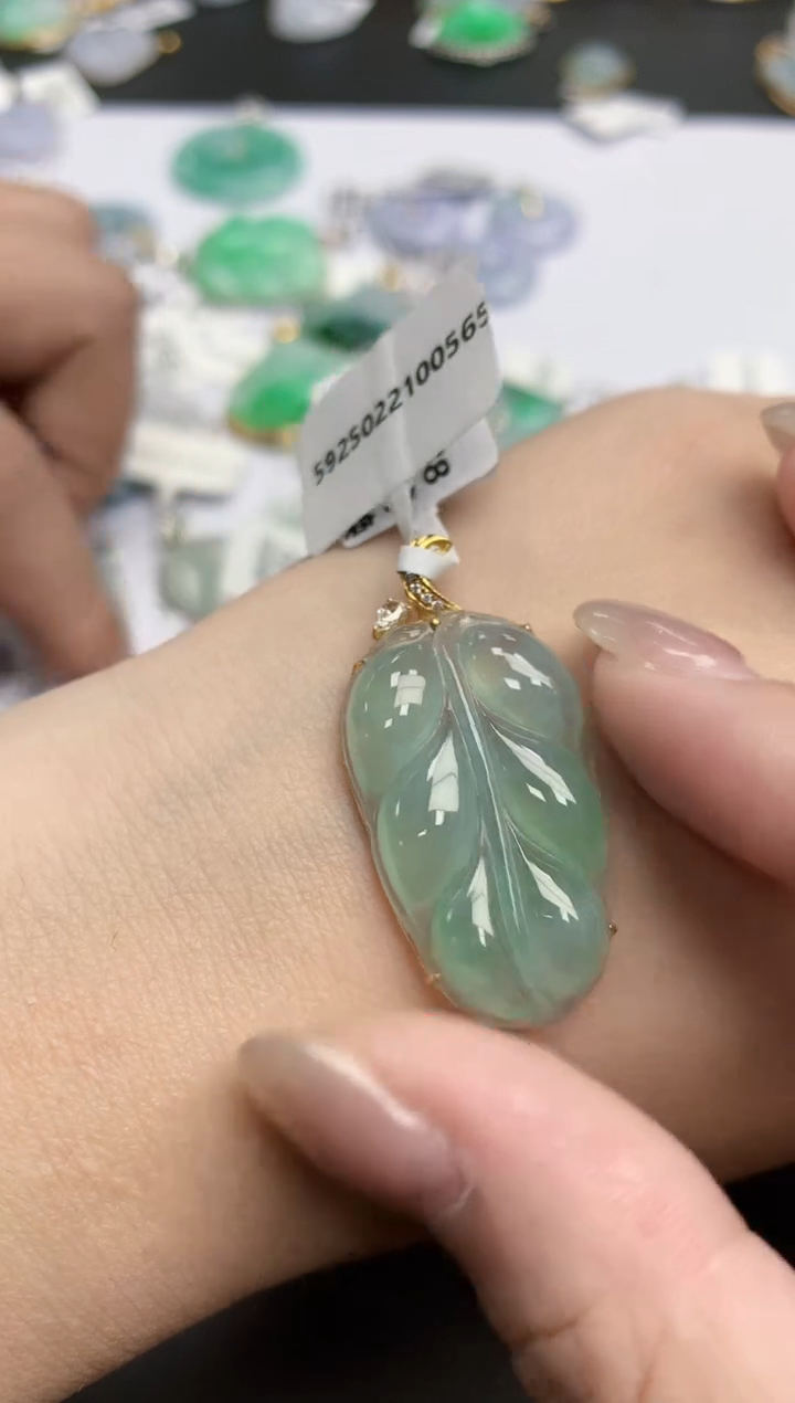 【闪购商品】翡翠颈饰18K金镶嵌天然缅甸翡翠A货