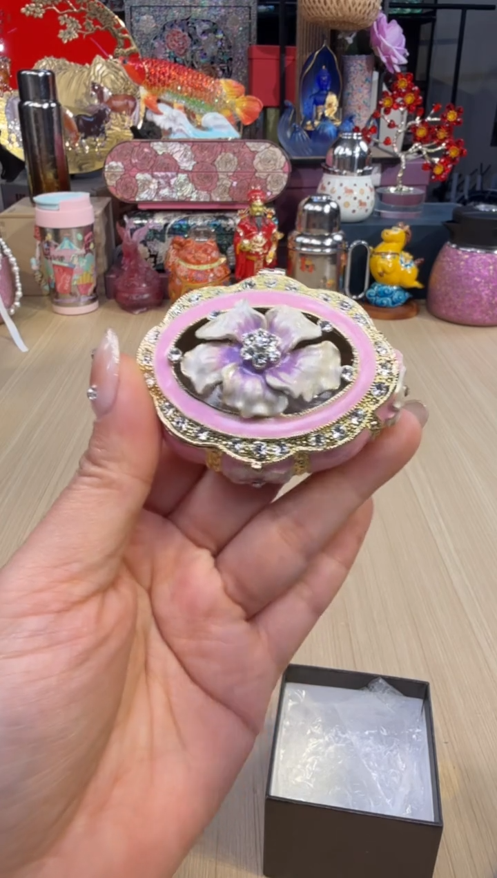 15七宝粉色镂空椭圆花盒