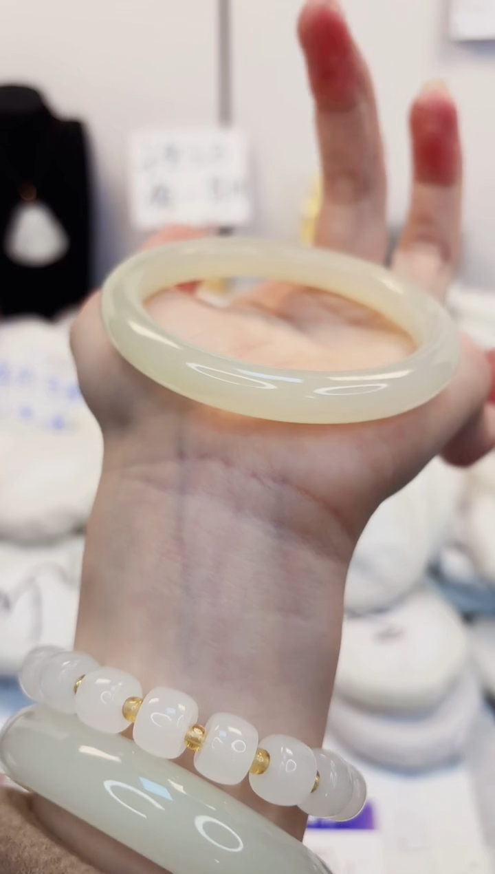 【闪购商品】石英质玉手镯未镶嵌341