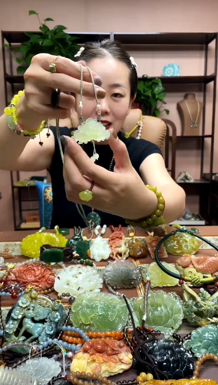 未镶嵌岫玉吊坠·