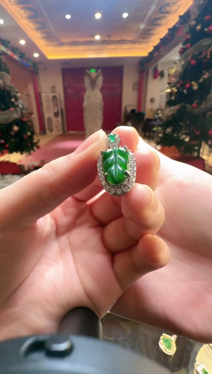 【闪购商品】翡翠吊坠(不含链)未镶嵌翡翠