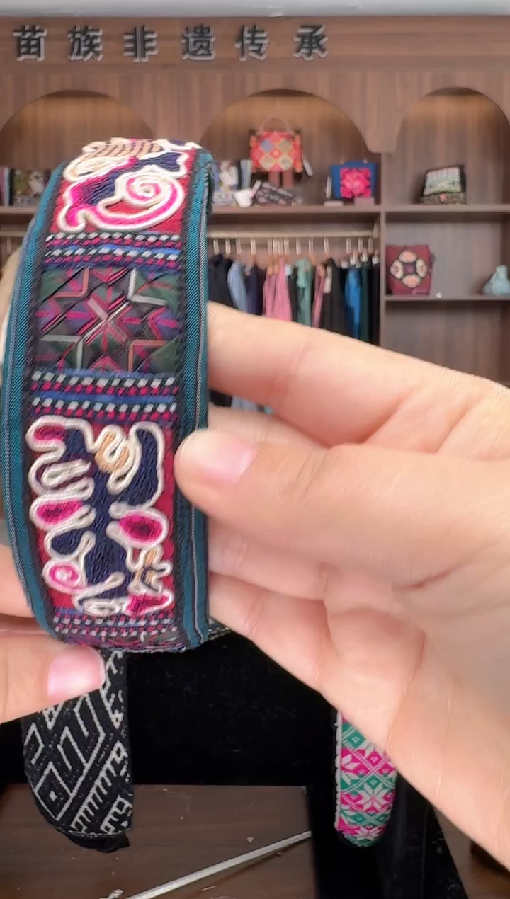 【闪购商品】织绣扶光苗绣传承92