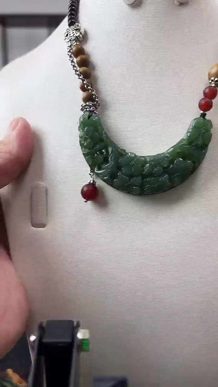 颈饰未镶嵌和田玉弯弯