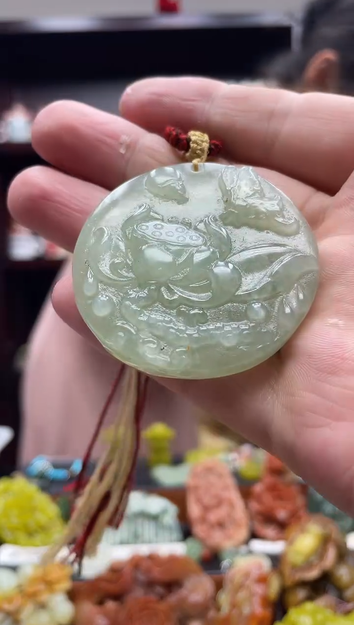 岫玉未镶嵌吊坠·