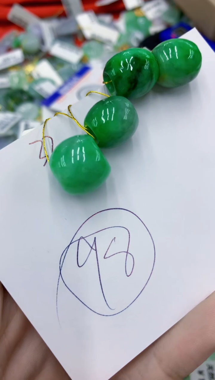 翡翠未镶嵌颈饰111111111111多样性发其一