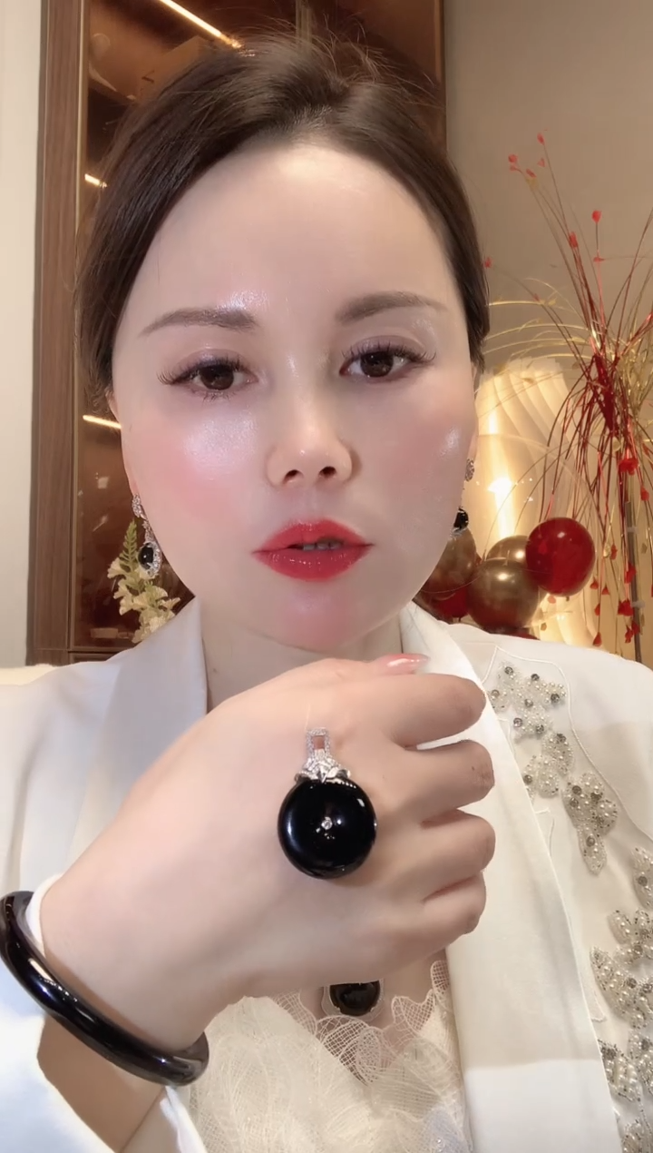 【闪购商品】翡翠吊坠(不含链)18K金镶嵌W79 