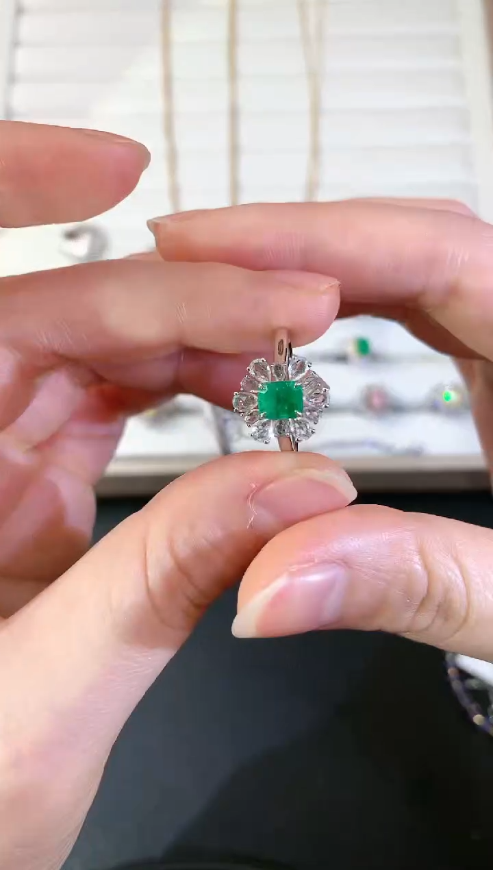 【闪购商品】祖母绿戒指18K金镶嵌S433|5800