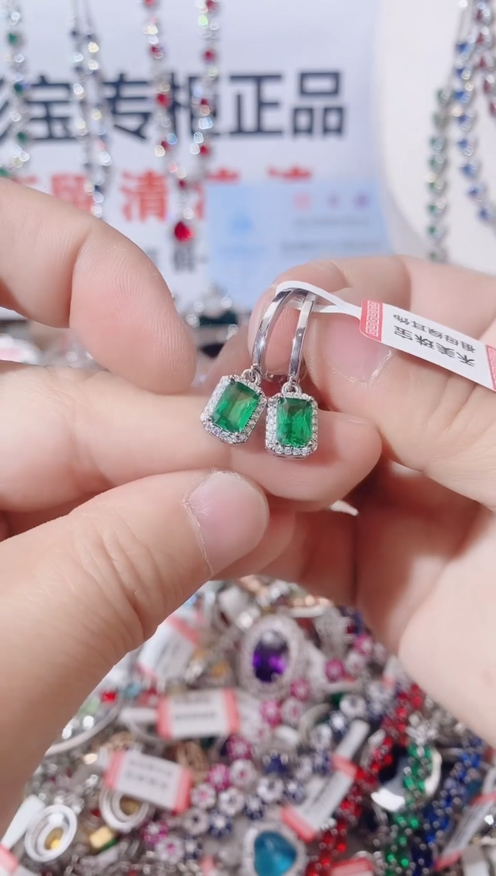 未镶嵌耳饰祖母绿  