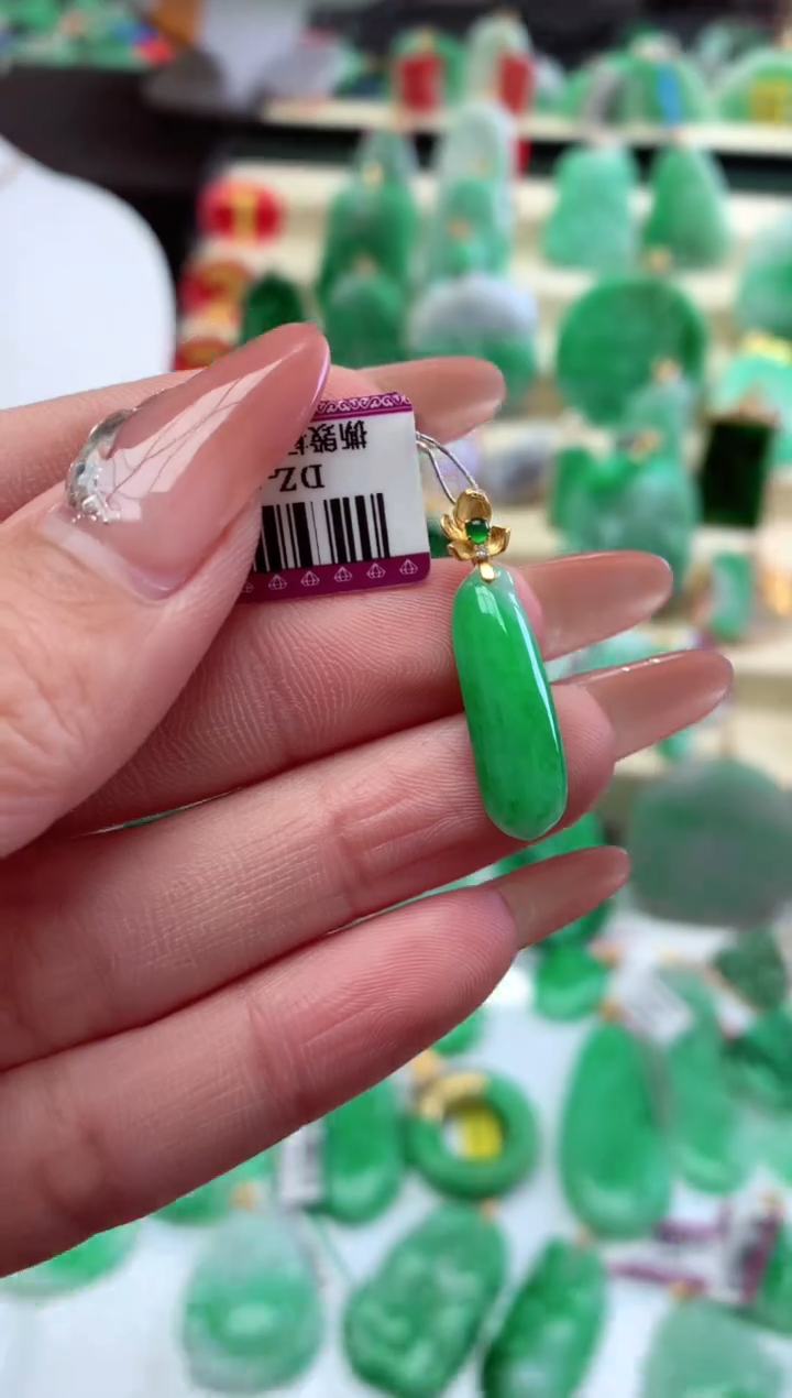 【闪购商品】翡翠吊坠(不含链)18K金镶嵌挂件
