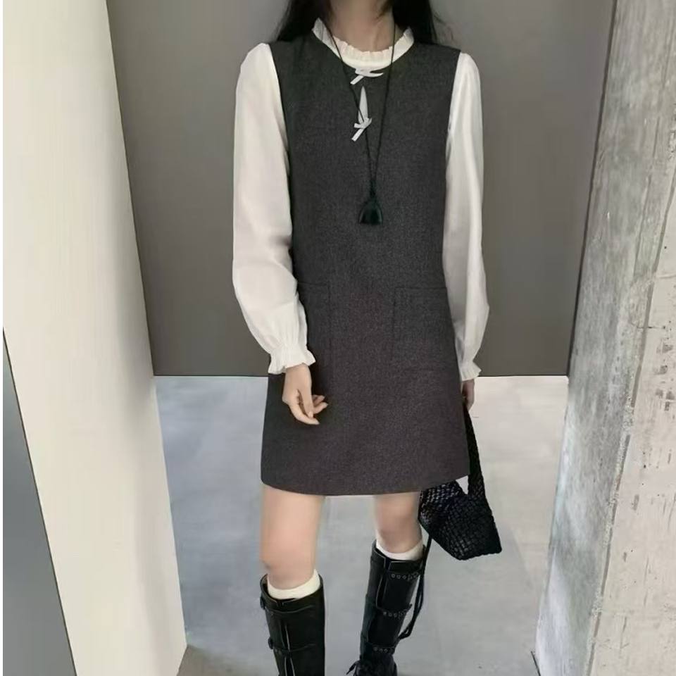 深灰色西装呢料马甲背心裙+木耳领白色衬衫两件套连衣裙秋季