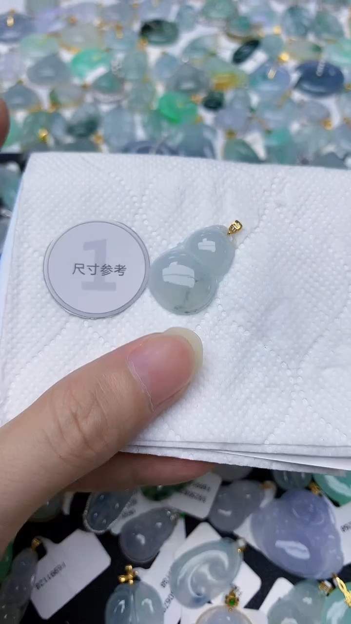 颈饰18K金镶嵌翡翠天然A货翡翠