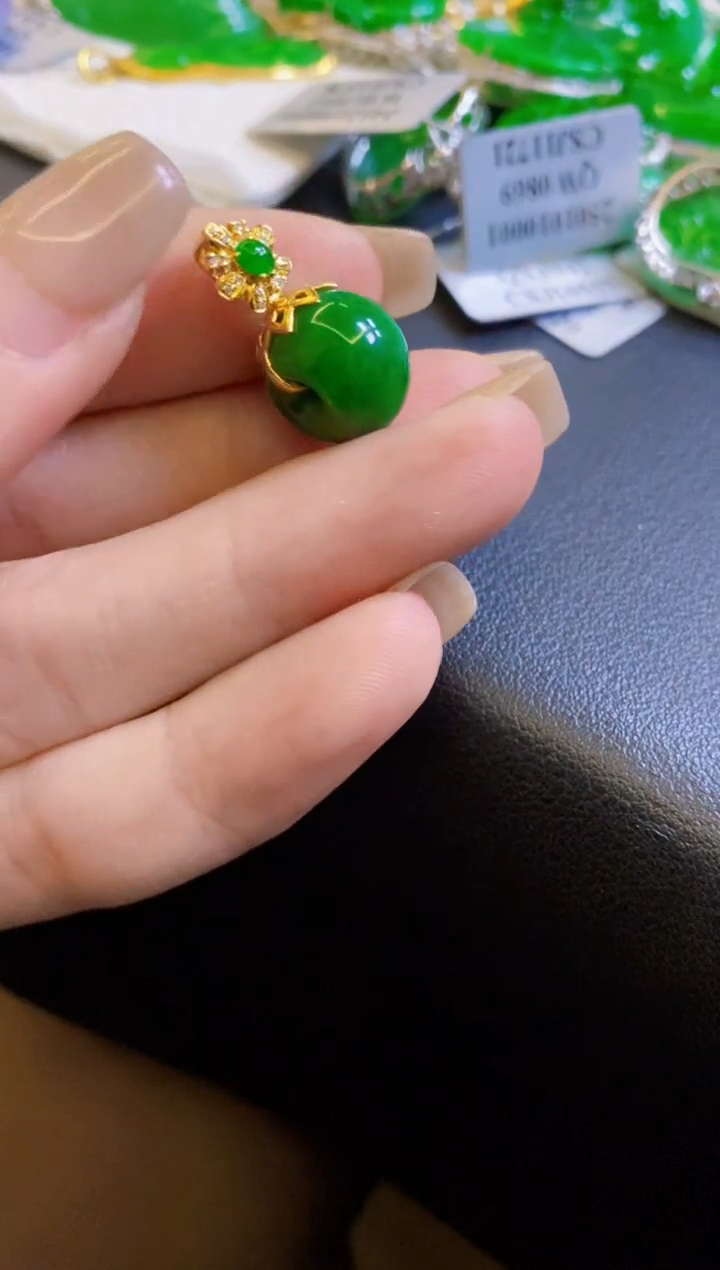 【闪购商品】翡翠颈饰18K金镶嵌吊坠