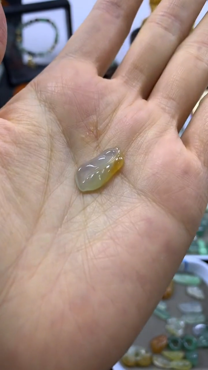 颈饰未镶嵌翡翠金**堂黄叶子